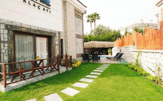 Pupa Alacati Butik Otel