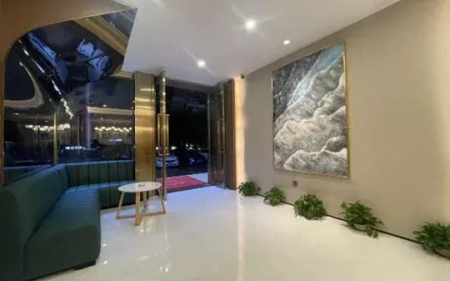 Xinwangxuan Hotel (Huizhou South High-speed Railway Station)
