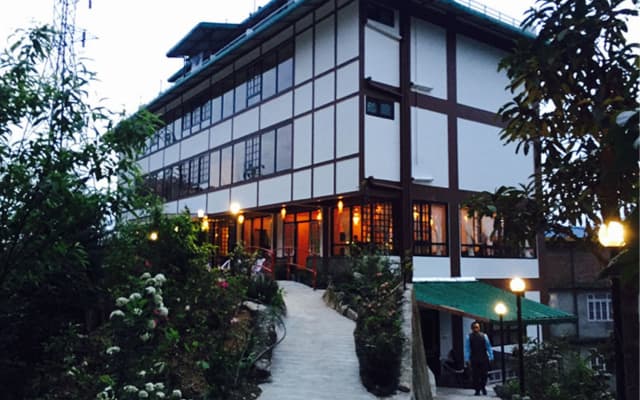 Hotel 100 Petals - Gangtok 12 mins from MG Marg