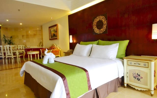 Xinglong Old Banyan Hotel - Wanning