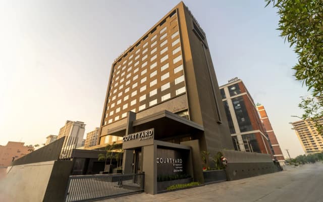 Courtyard By Marriott Vadodara