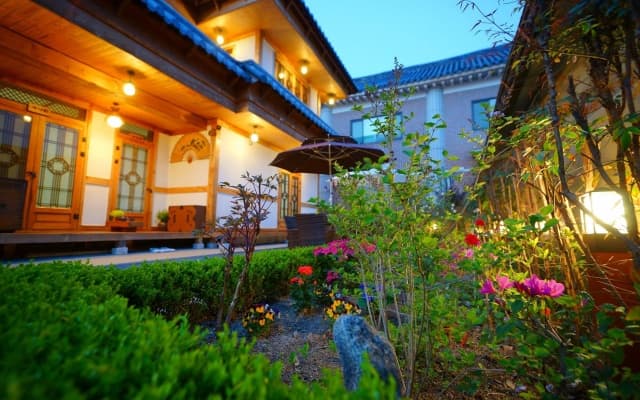 Jeonju Dwaejikkum Hanok