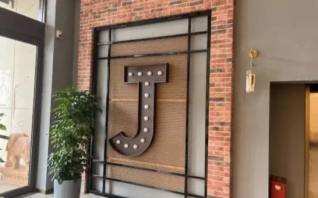 James Joyce Coffetel Hotel (Shijiazhuang North Railway Station Shizhuang Subway Station)