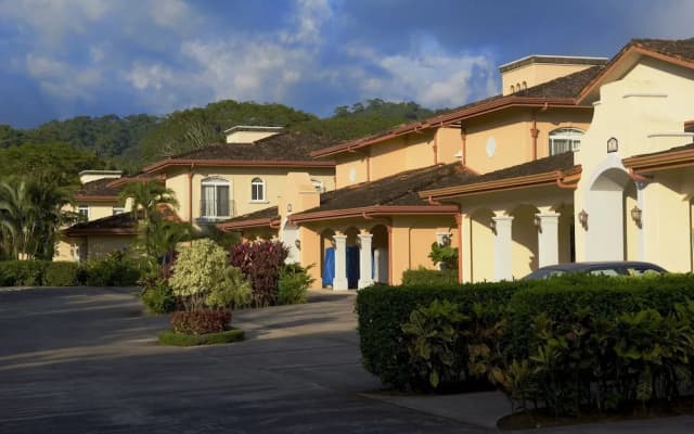 Del Mar Condominiums