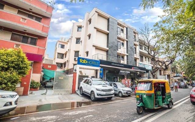 FabHotel Anutham Saket