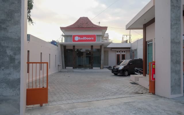 RedDoorz Syariah Near Alun Alun Temanggung
