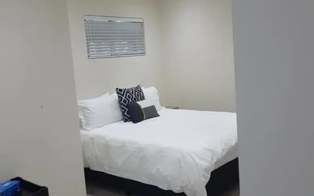 Sharon's House: Modern Self-Catering rooms
