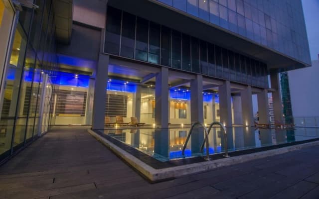 Platinum One Suites