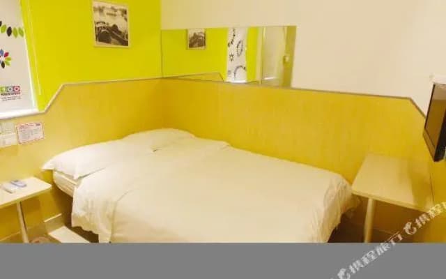 Yibai Liangpin Hotel (Shaoxing Keqiao Wanda Plaza)