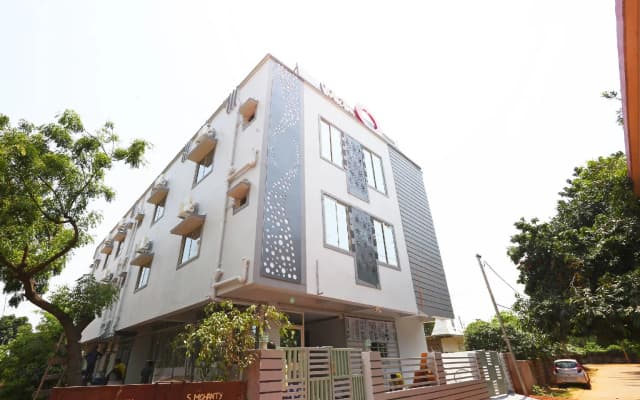 Collection O 19529 Hotel Bhinna Sakala