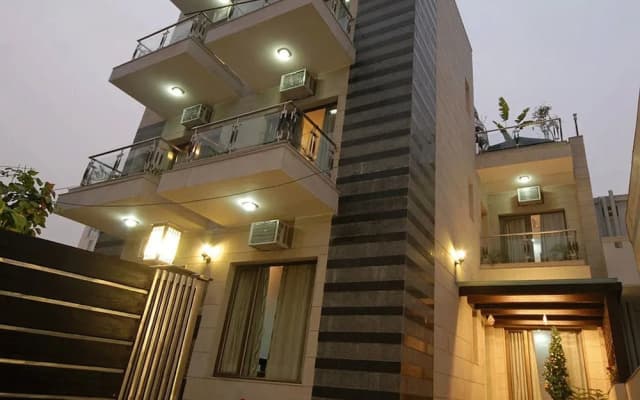 Maxfort Sikandarpur Metro