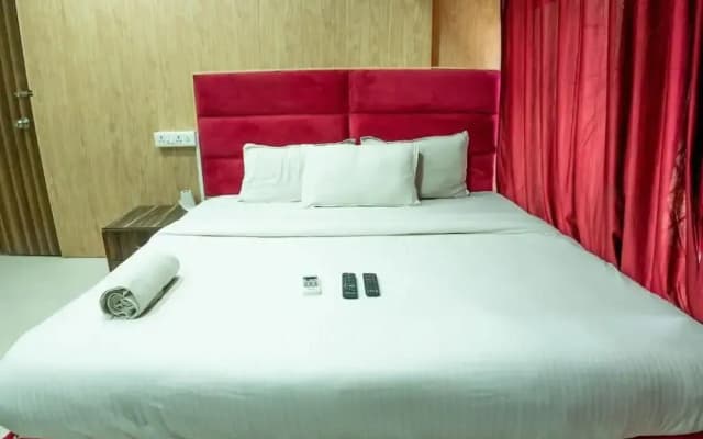 Lokhandwala Residency by Glitz Hotel