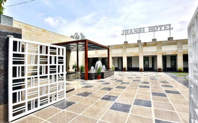 Jhansi Hotel