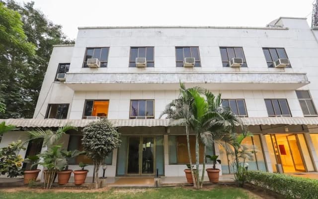 Oyo 2494 Hotel Shree Plaza