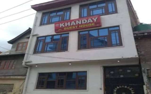 Goroomgo Khanday Guest House srinagar
