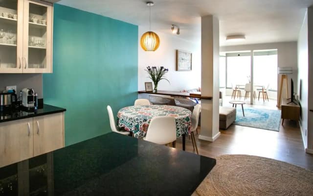 Bayview 208