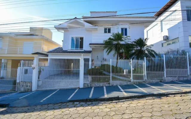 Elegante Casa com Piscina - João Paulo