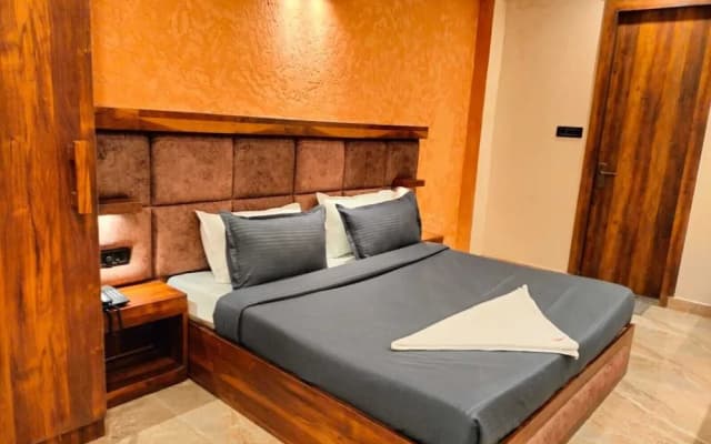 Sky High By T&M Hotels