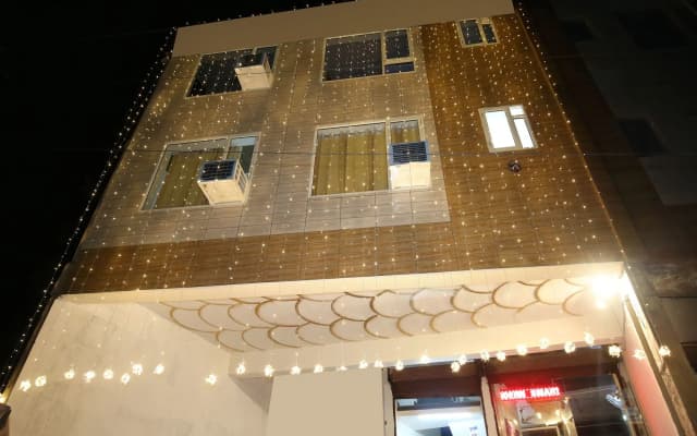 OYO 13368 Hotel Gold Star