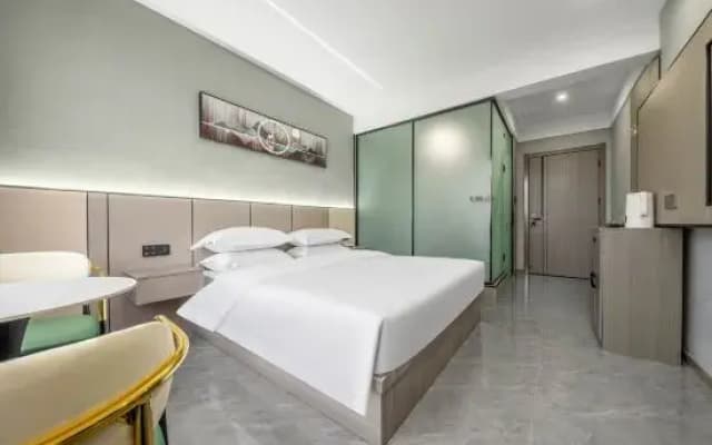Tongchuang Ejia Chain Hotel (Gushi Xinhe Century City Store)