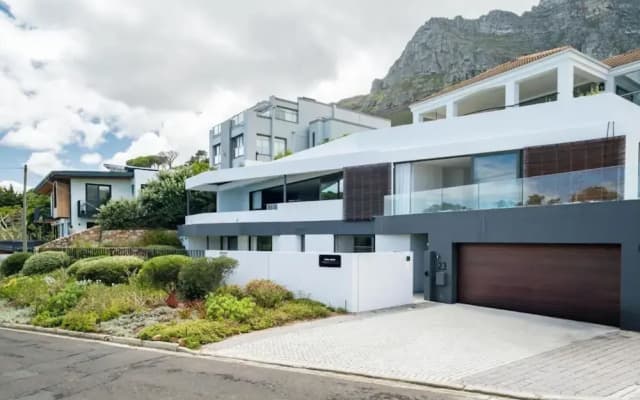 4BR Camps Bay Villa w Pool and Garden Casa Meya