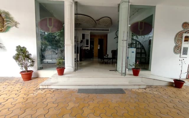 The Sky Imperial Hotel Yahvi