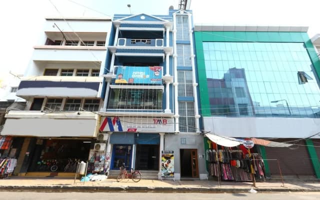 OYO 7829 Santhi inn