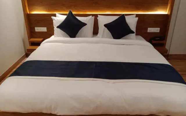 The City Life Hotel