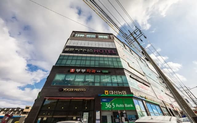 Golden Business Hotel