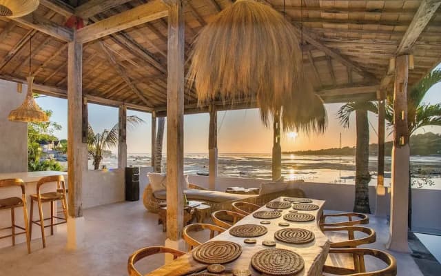 Sunset House Ceningan