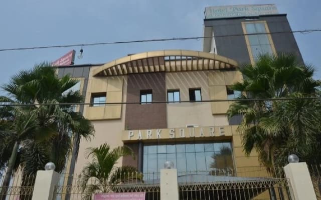 Park Square Hotel And Banquet