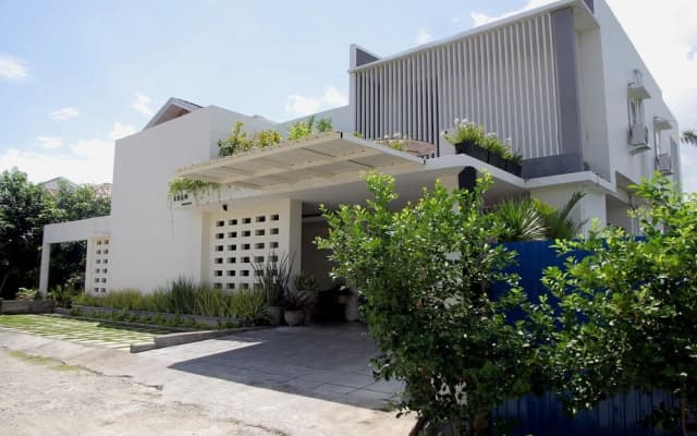 Rego Hotel by OYO Rooms