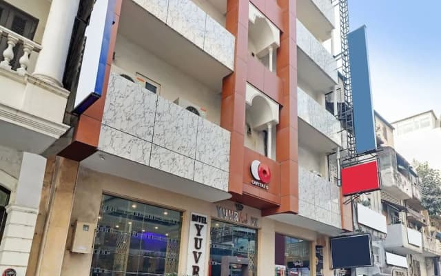 Capital O 2242 Hotel Yuvraj Deluxe