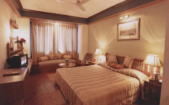 Sun N Snow Inn Kausani by Leisure Hotels