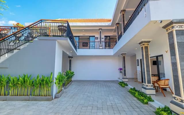 Crystal Flow Guest House & Apartment Canggu
