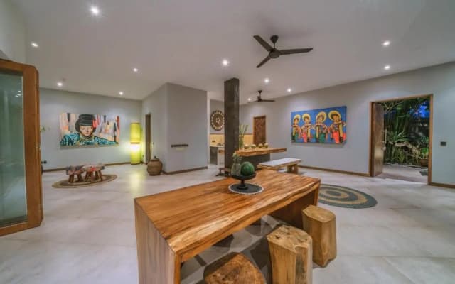 Puri Aman - Unique & Lush 3BR Pool Villa - Next to Gigi Susu & Walk to Beach