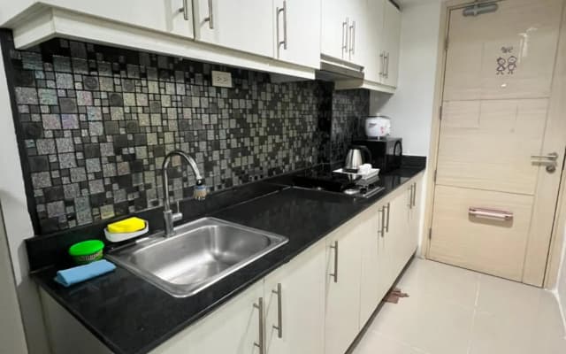 Staycation Sea Residences MOA Jermel