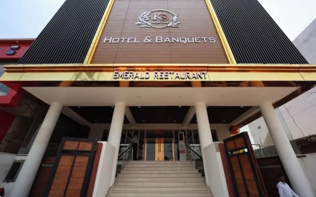 KS Square Hotel and Banquets