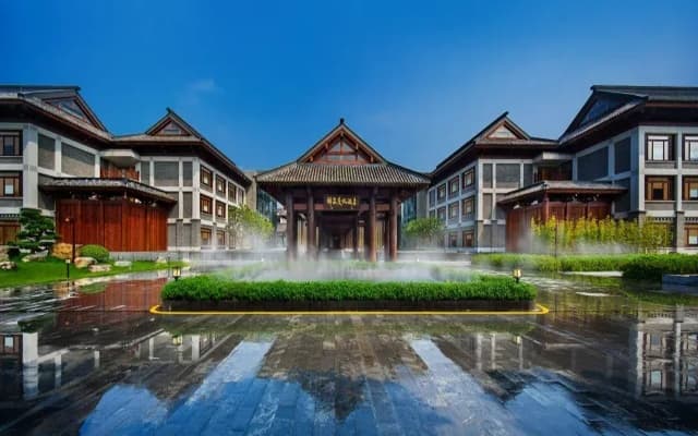 Yunfu Xinxing Chanquan Resort Hotel