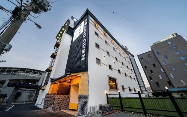 Heo & Jang Hanok Hotel