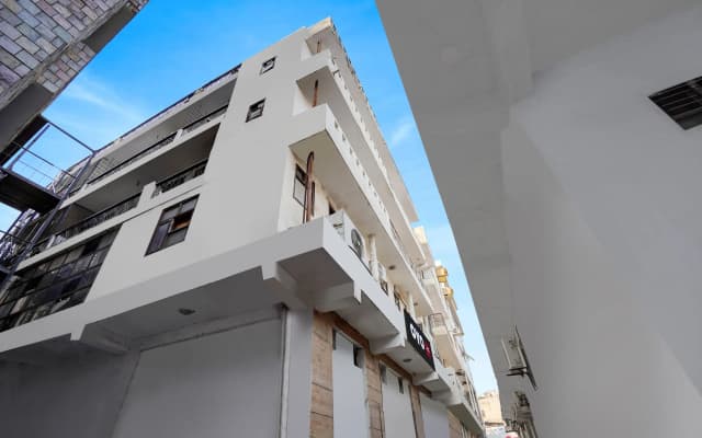 Super Hotel O Silver Key KD plaza Near Saket Metro station