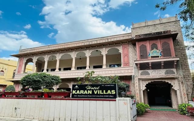 Hotel Karan Villas