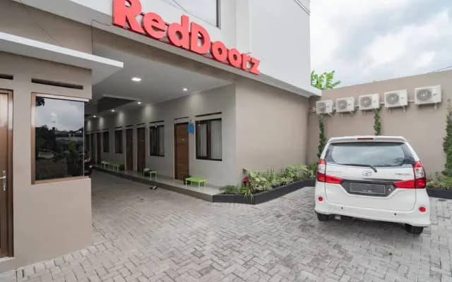 RedDoorz Syariah @ Boemi Guesthouse Tasikmalaya