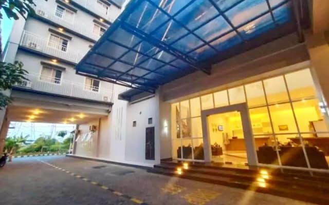 De La Charis Hotel by Waringin Hospitality
