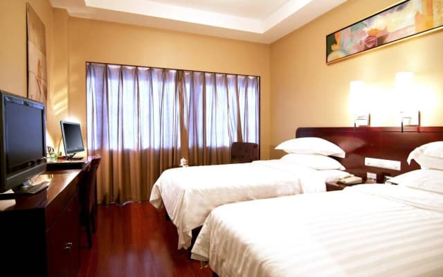 Shandong International Hotel (Jinan Quancheng Square Daming Lake Branch)