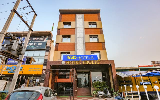 Fabhotel Frolic