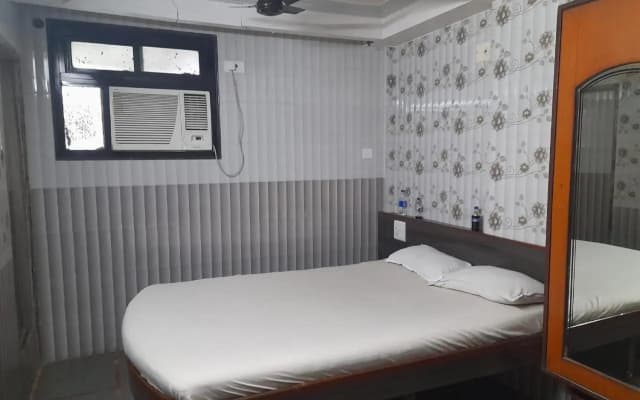 Hotel Aaiye Lodging & Boarding By WB Inn