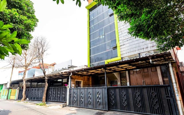 RedDoorz near Halim Perdanakusuma 3