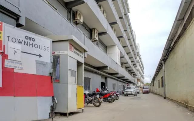 Oyo 385 Townhouse Navya International Ramamurthy N
