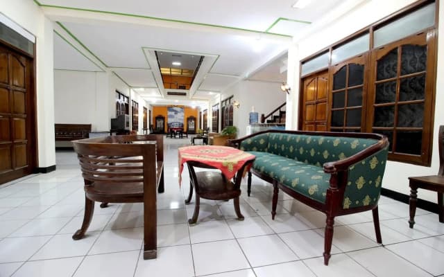 Hotel Surya Putri by RedDoorz